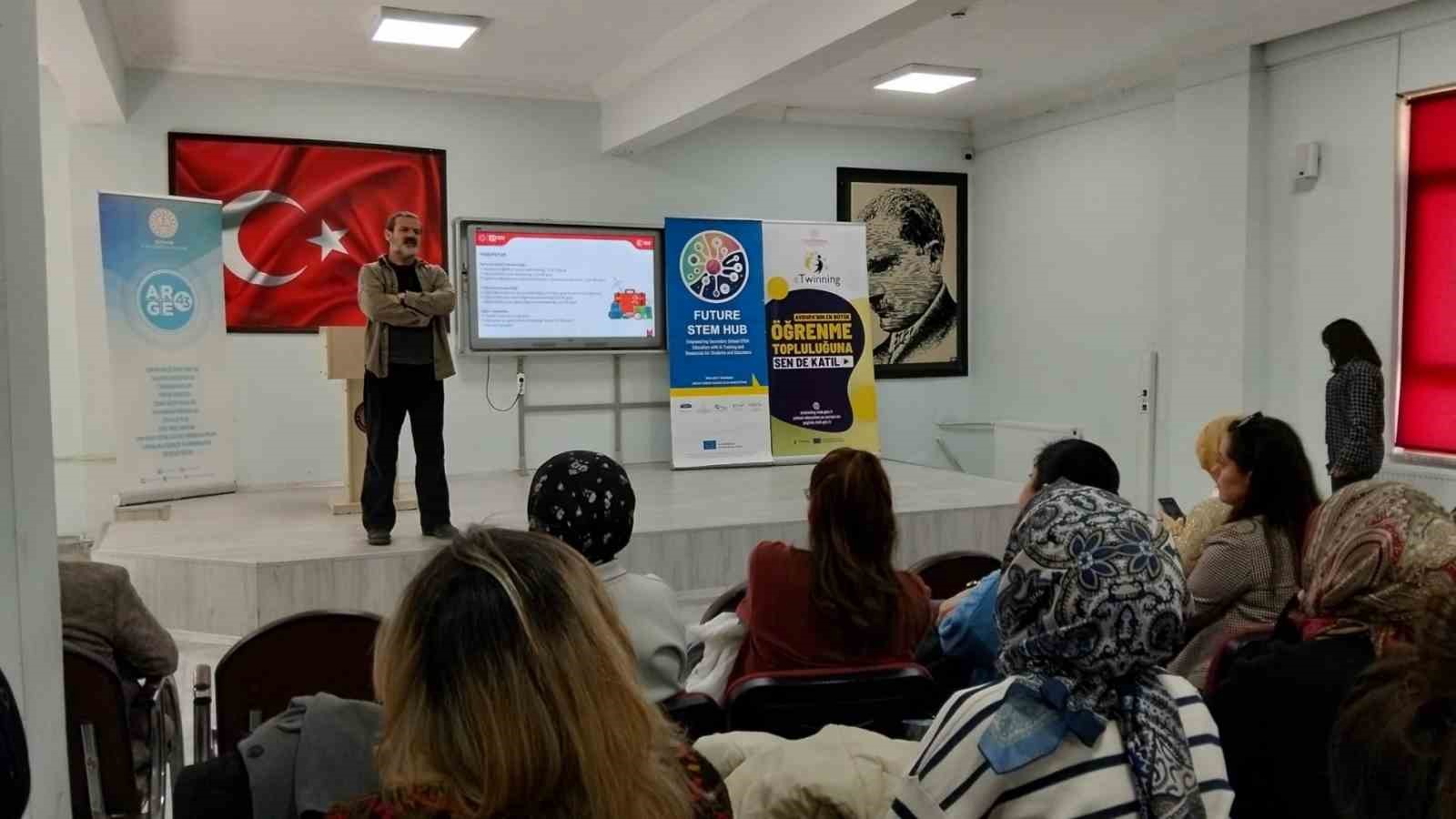 Kütahya MEM, Gediz ve Simav ilçelerinde "43 Adım" Projesi ve proje faaliyetlerini tanıttı
