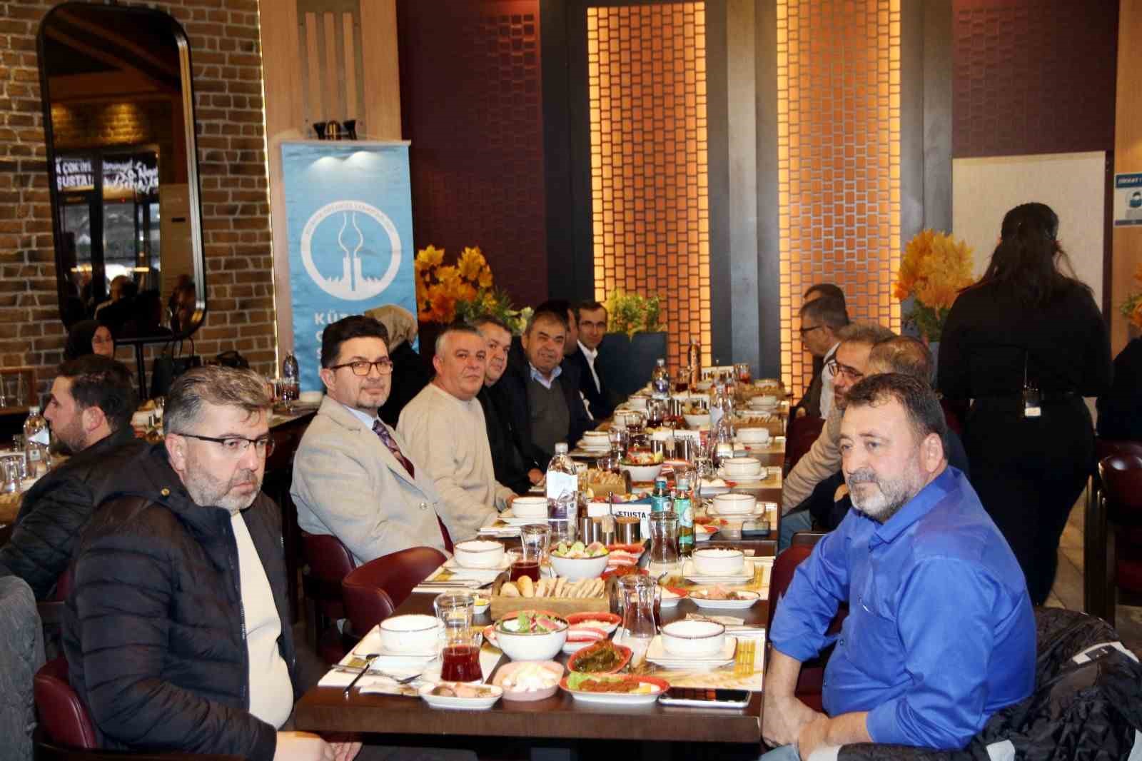 Kütahya OSB yatırımcıları istişare ve iftar programında bir araya geldi
Kütahya OSB yatırımcıları istişare ve iftar programında bir araya geldi