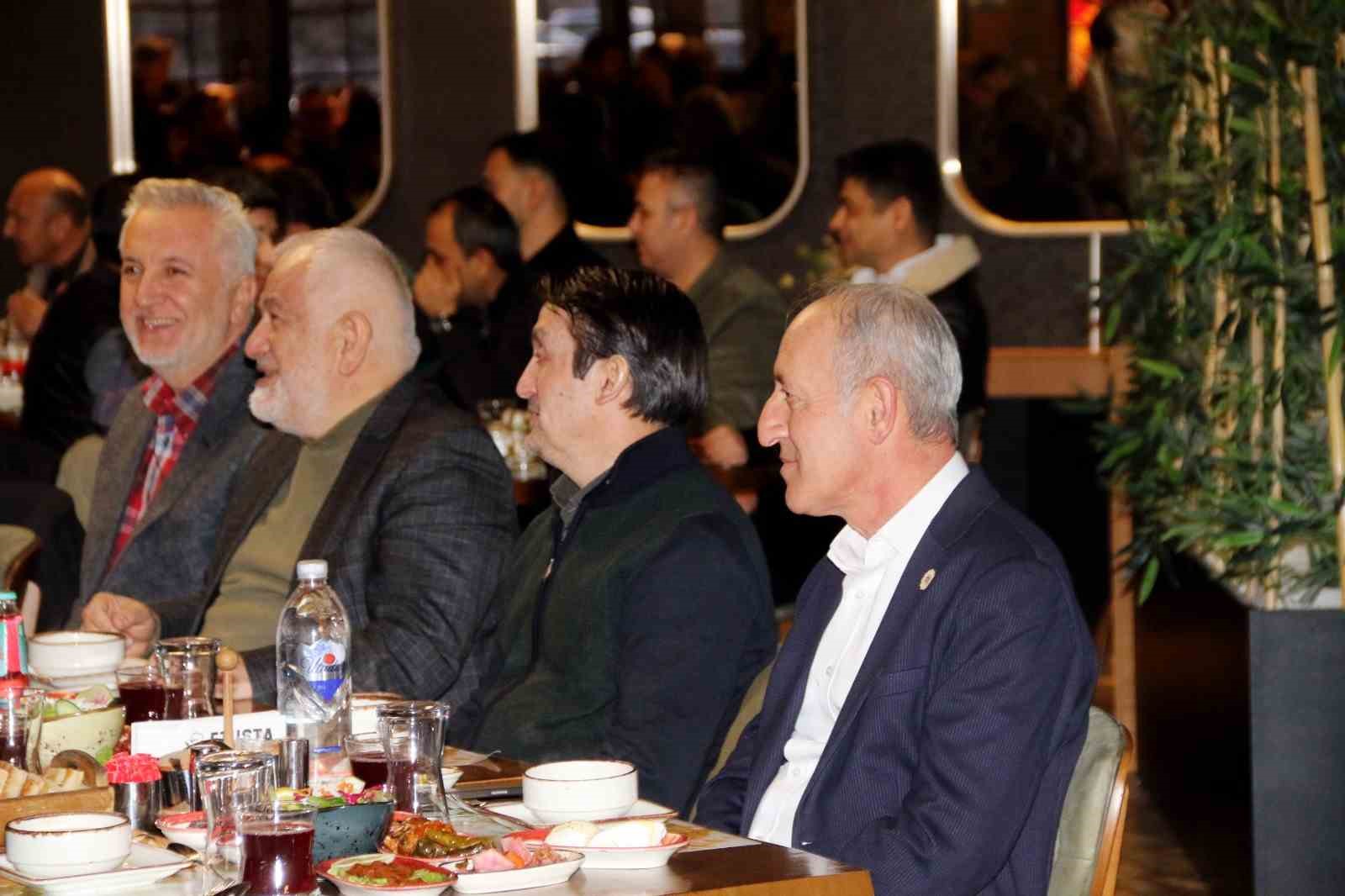 Kütahya OSB yatırımcıları istişare ve iftar programında bir araya geldi
Kütahya OSB yatırımcıları istişare ve iftar programında bir araya geldi