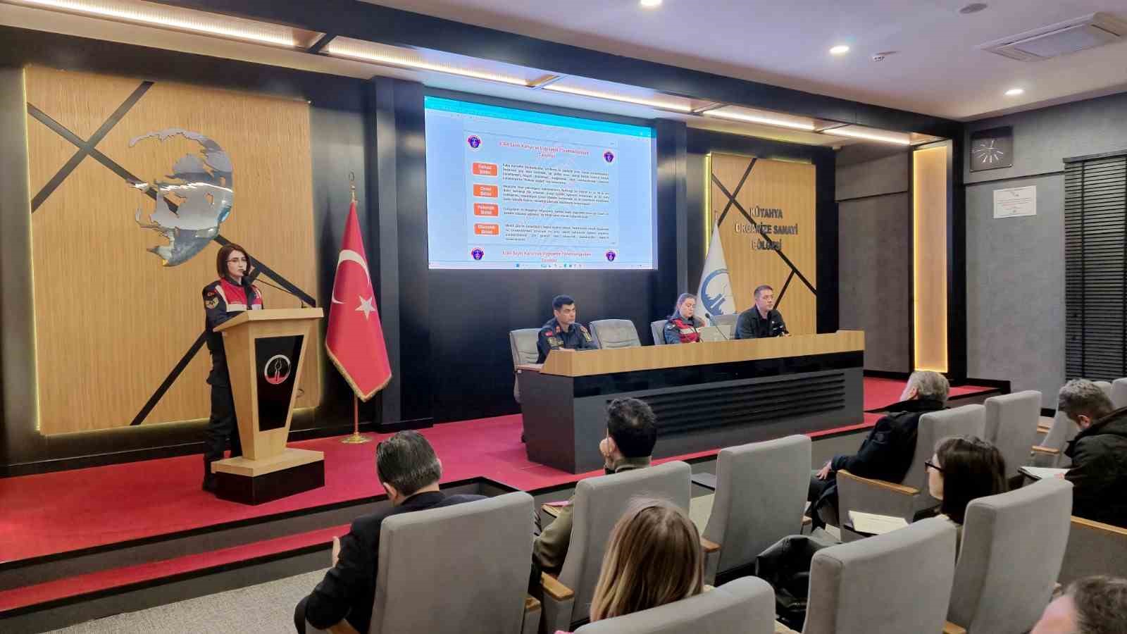 Kütahya OSB yatırımcılarına jandarmadan bilgilendirme semineri
