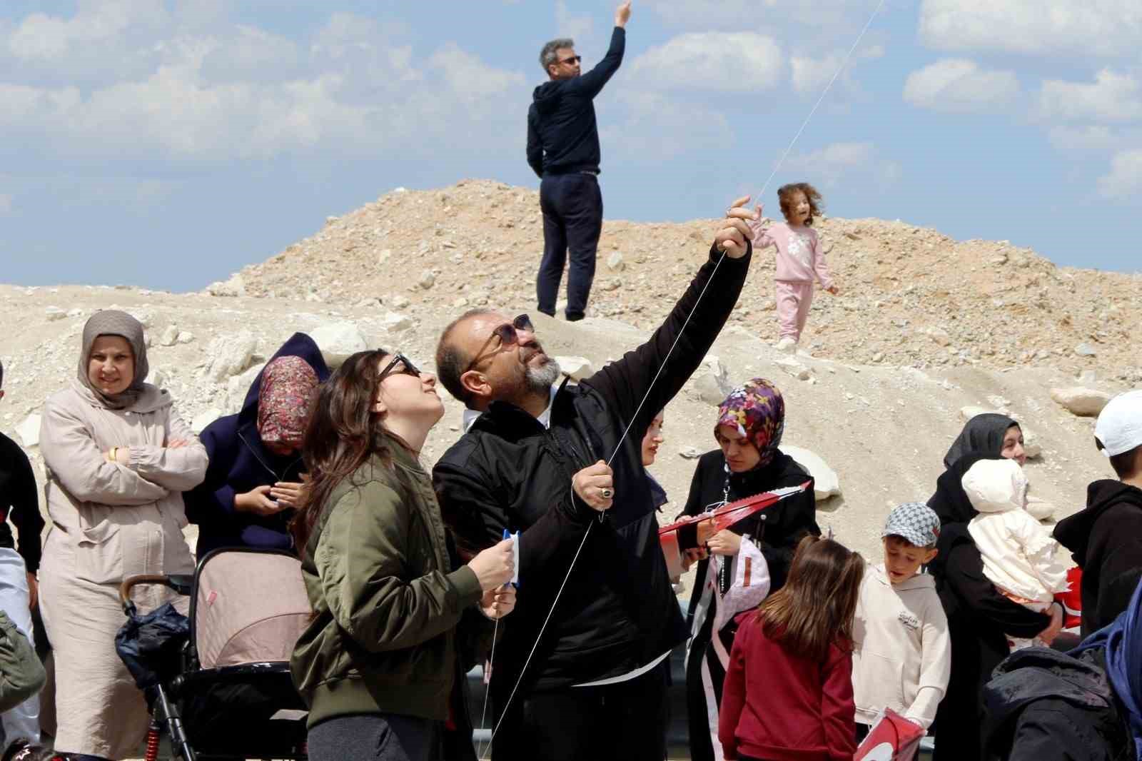 Kütahya OSB’de uçurtmalar gökyüzünü renklendirdi
