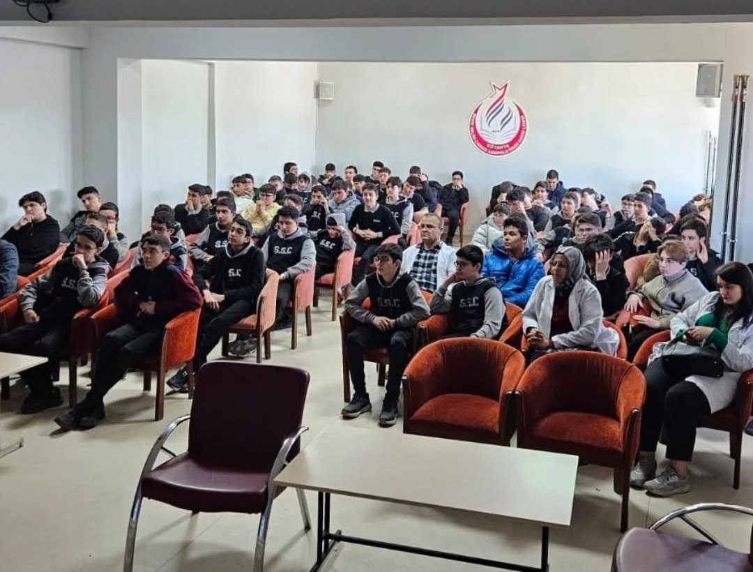 Kütahya Şehit Selim Cansız Anadolu İmam Hatip Lisesi’nde TEKNOFEST heyecanı
