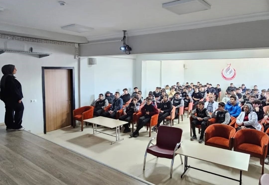 Kütahya Şehit Selim Cansız Anadolu İmam Hatip Lisesi’nde TEKNOFEST heyecanı
