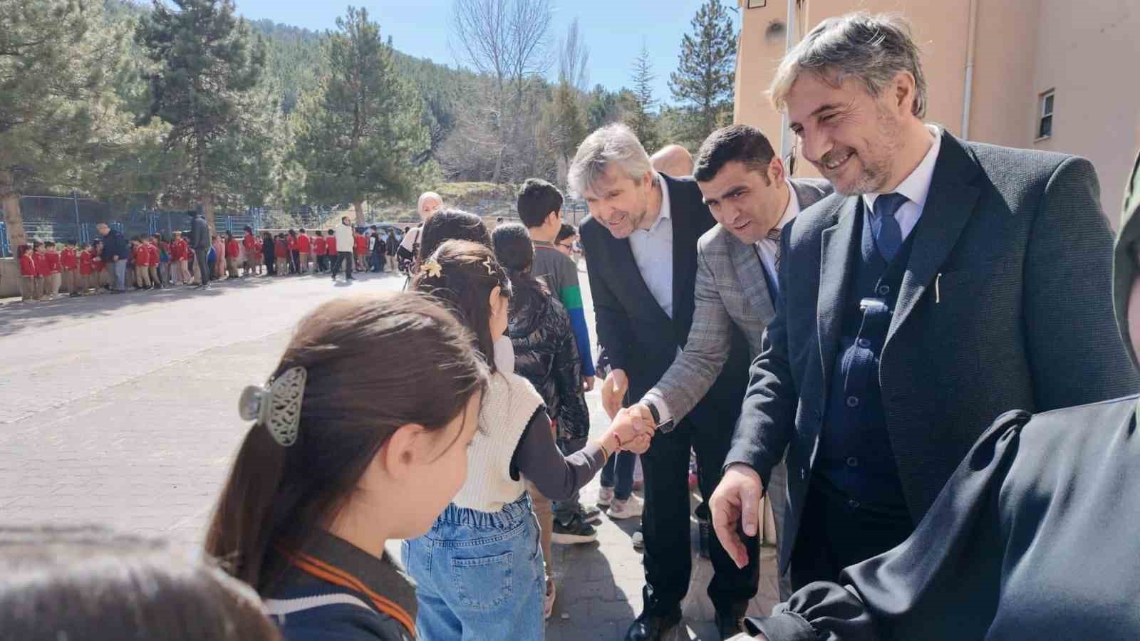 Kütahya Şehit Semih Akyıldız İlkokulu’nda bayramlaşma programı
