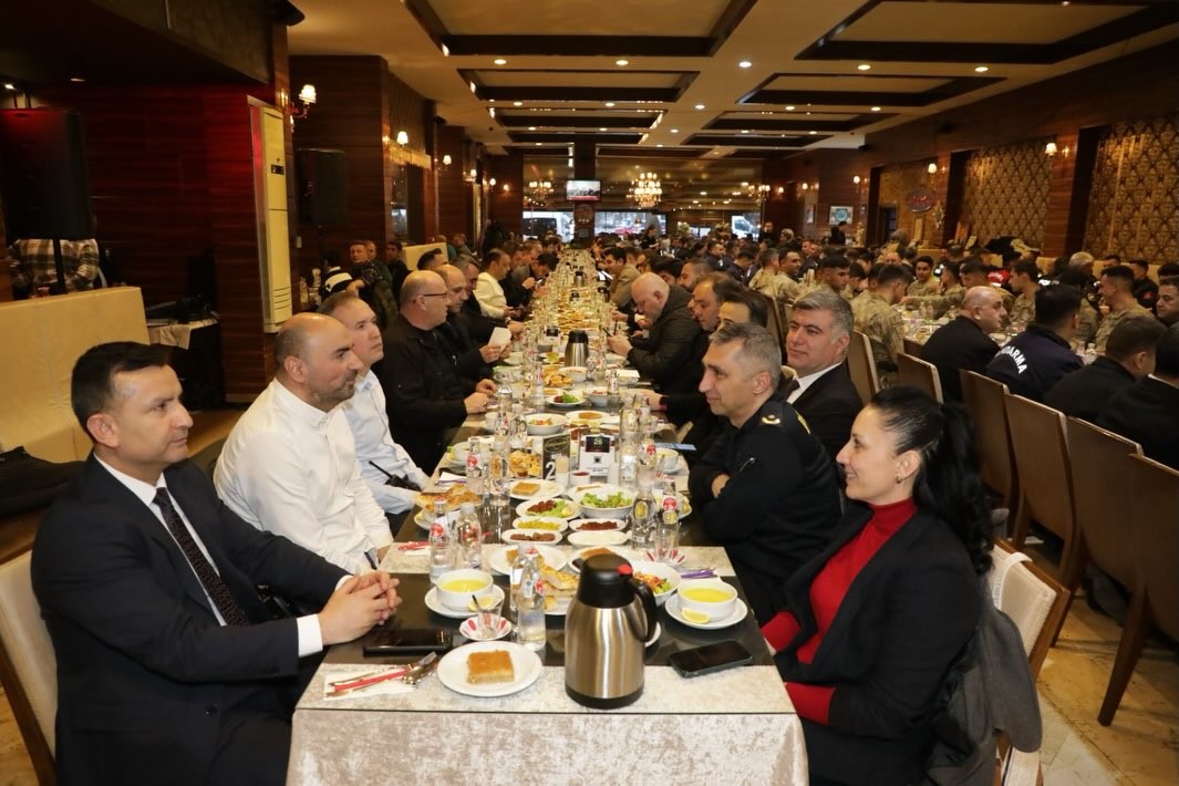 Kütahya Valisi Musa Işın, jandarma ve emniyet personeli ile iftarda buluştu
