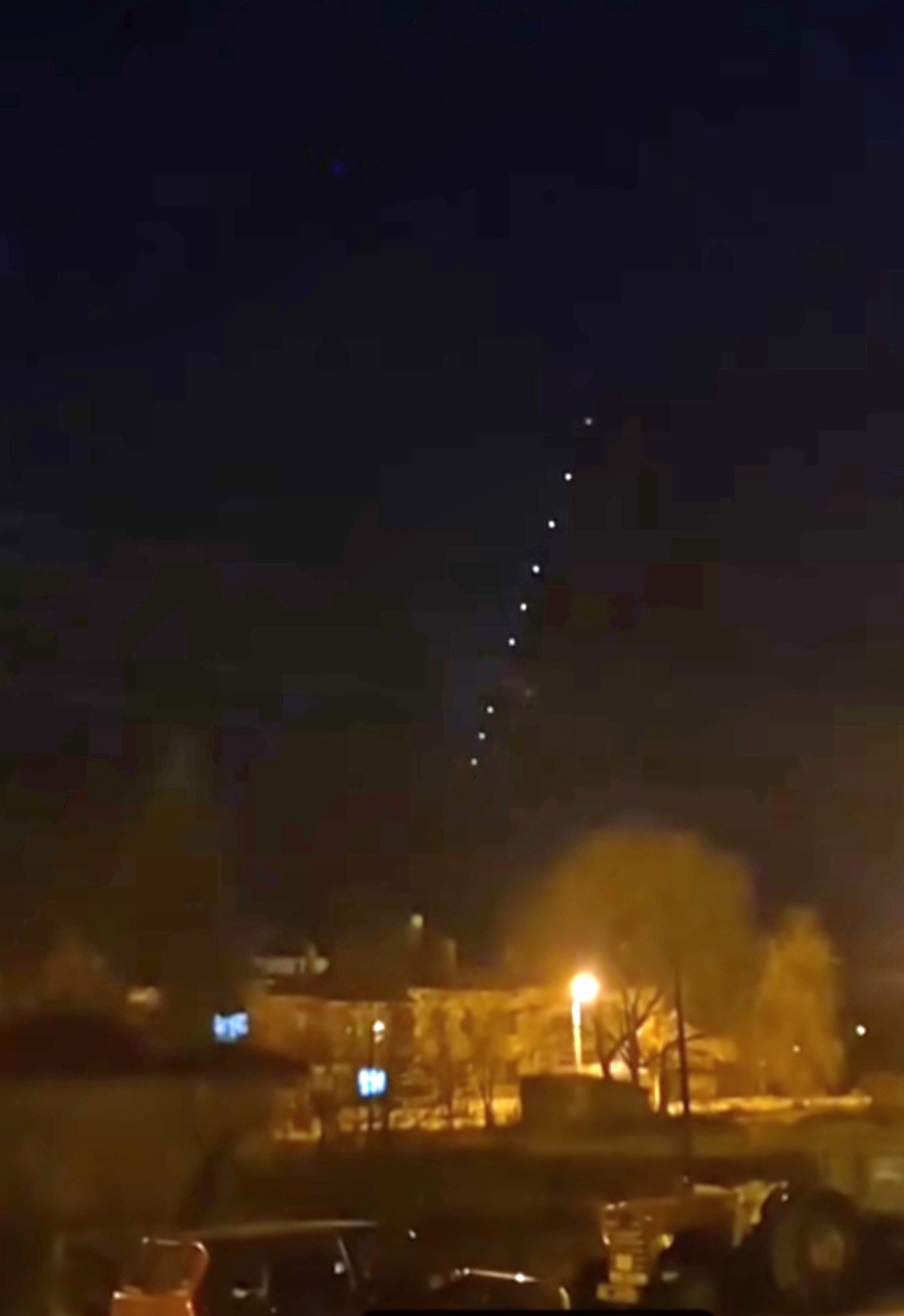 Kütahya ve Tavşanlı semalarında sıra sıra ışıklar görüldü
