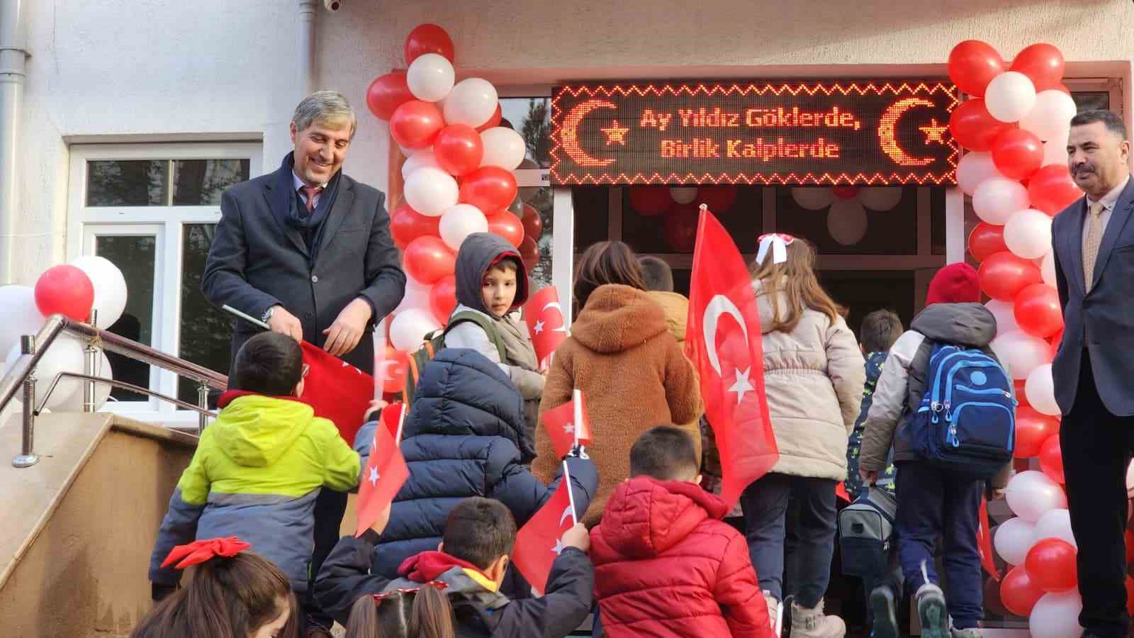 Kütahya’da 2. dönemin ilk dersinin konusu "Bayrak" oldu
