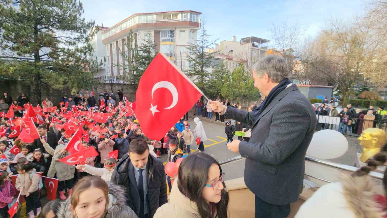 Kütahya’da 2. dönemin ilk dersinin konusu "Bayrak" oldu
