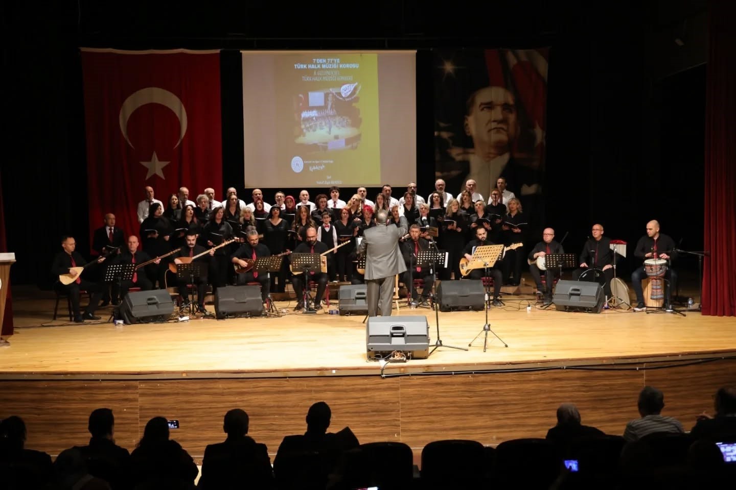 Kütahya’da ’7’den 77’ye Türk Halk Müziği Korosu’ konseri

