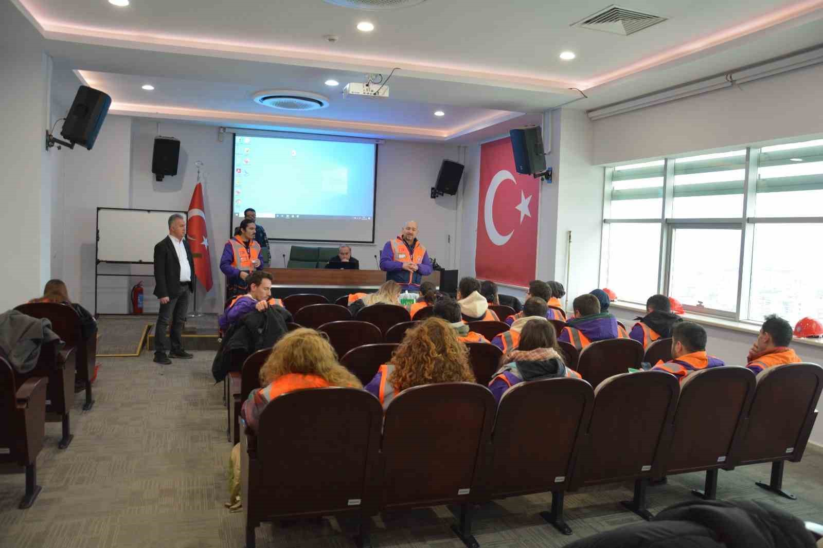 Kütahya’da arama kurtarma gönüllülerine orman yangınlarına müdahale eğitimi
