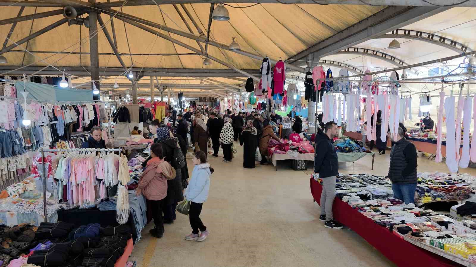 Kütahya’da ’Bayram Pazarı’ açıldı
