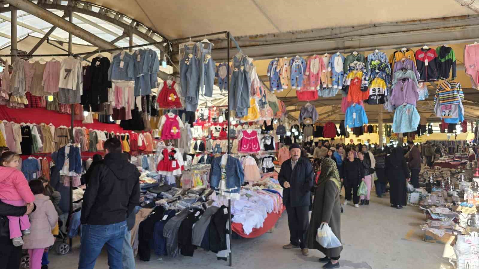 Kütahya’da ’Bayram Pazarı’ açıldı
