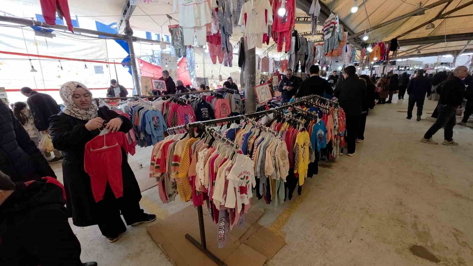 Kütahya’da ’Bayram Pazarı’ açıldı
