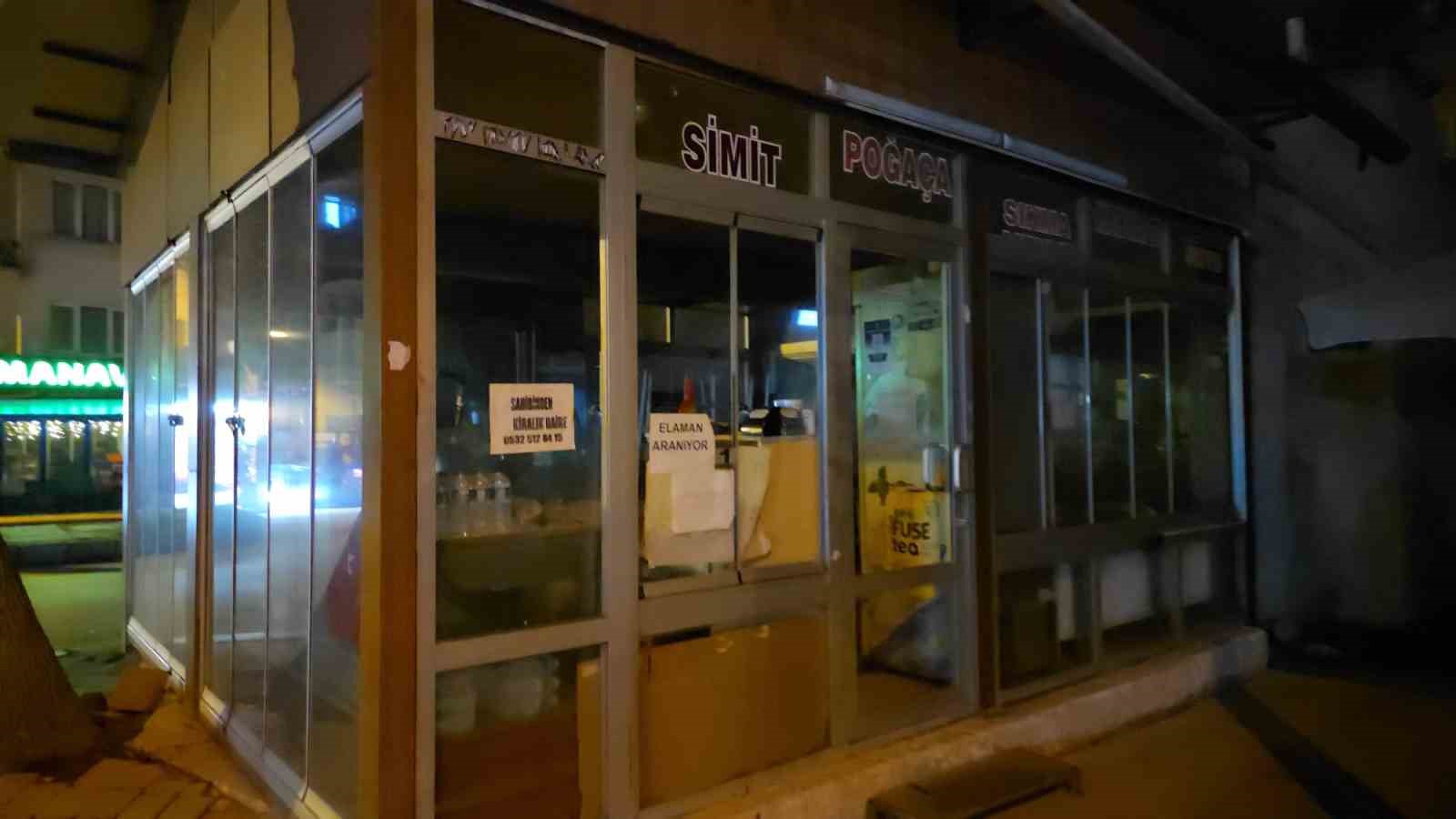 Kütahya’da çay evinde bıçaklı saldırı anı kamerada: 1 ağır yaralı
