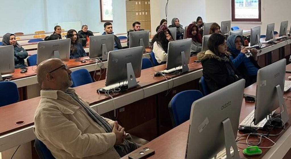 Kütahya’da ’Çini motifleri tasarımı’ etkinliği
