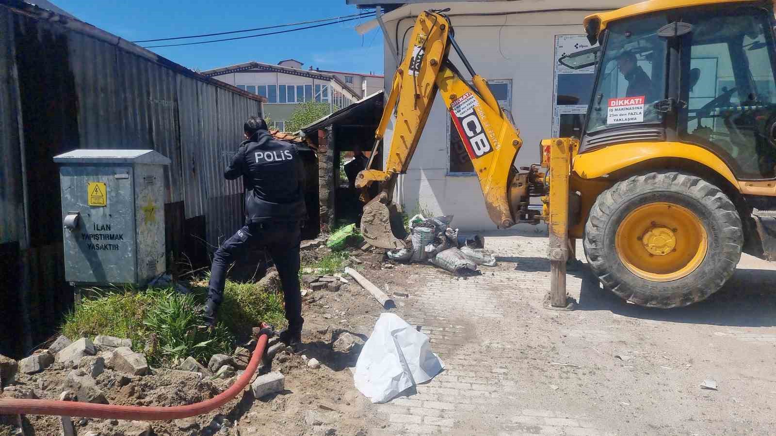 Kütahya’da depo yangını paniğe neden oldu
