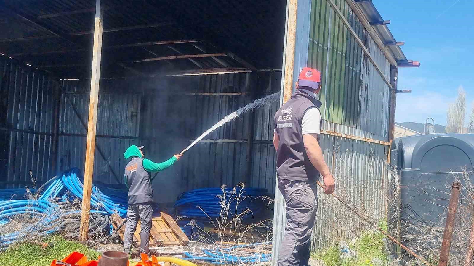 Kütahya’da depo yangını paniğe neden oldu
