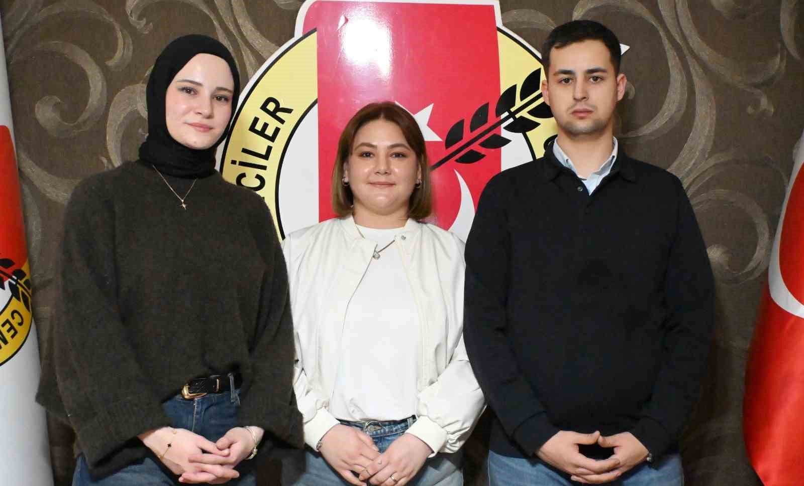 Kütahya’da genç basın mensupları tek çatı altında buluştu
Kütahya’da genç basın mensupları tek çatı altında buluştu