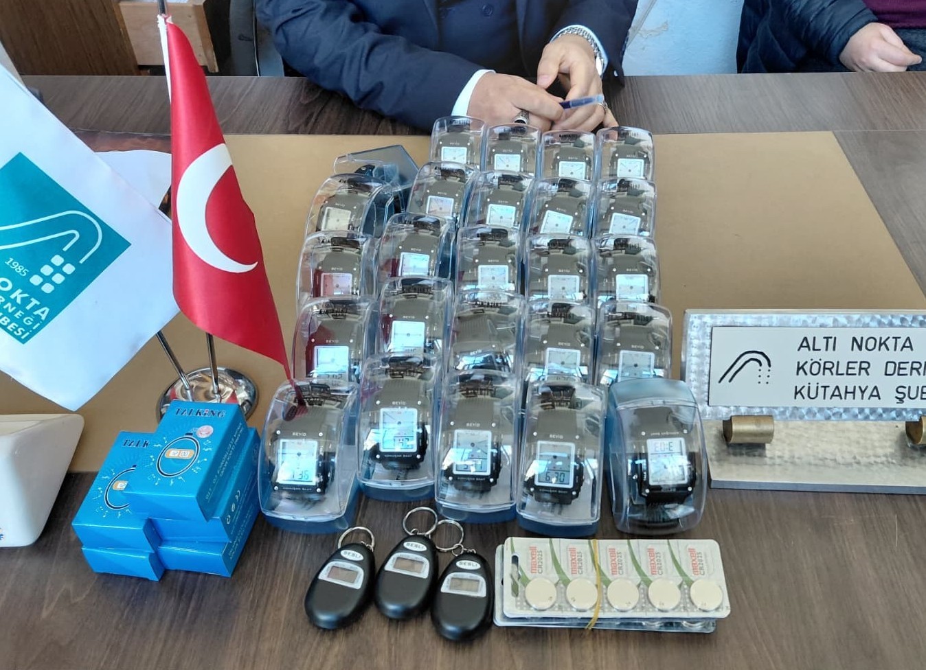 Kütahya’da görme engellilere konuşan saat desteği
