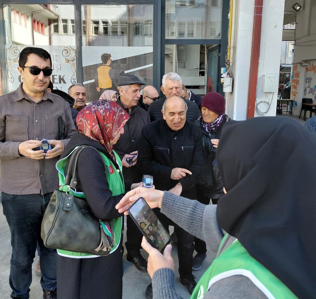 Kütahya’da görme engellilere konuşan saat desteği
