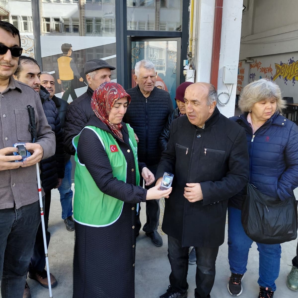 Kütahya’da görme engellilere konuşan saat desteği
