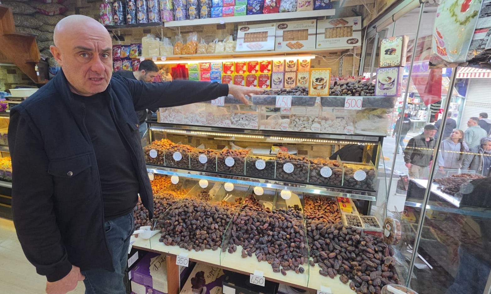 Kütahya’da hurma tezgâhlardaki yerini aldı, fiyatlar 150 TL’den başlıyor
