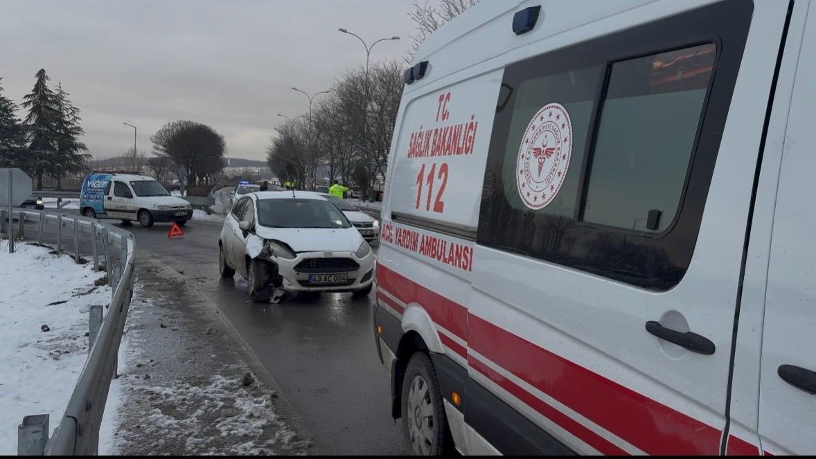 Kütahya’da iki otomobil çarpıştı: 1 yaralı
