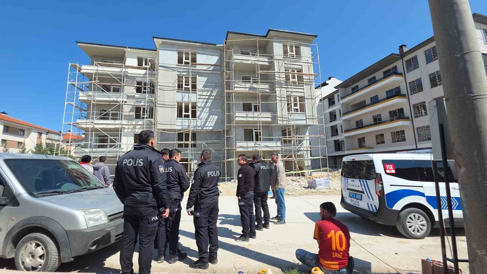 Kütahya’da iskele çöktü: 2 işçi yaralandı
