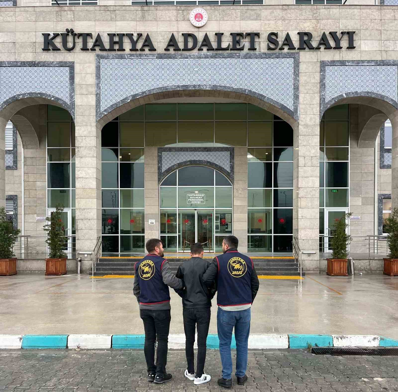 Kütahya’da kablo hırsızları suçüstü yakalandı
