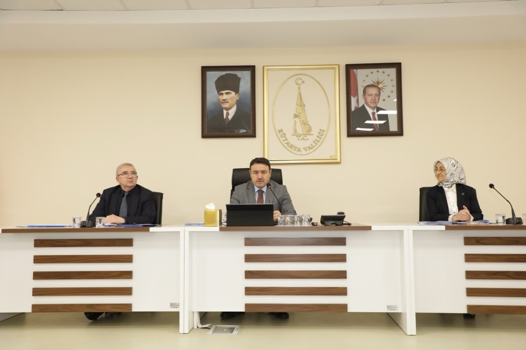 Kütahya’da kadına yönelik şiddet ve çocuk koruma çalışmaları masaya yatırıldı
Kütahya’da kadına yönelik şiddet ve çocuk koruma çalışmaları masaya yatırıldı