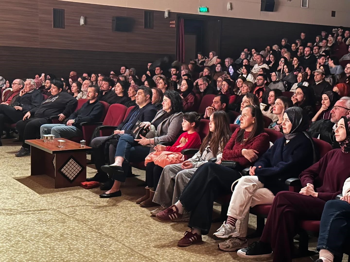 Kütahya’da "Keçileri Kaçırıyorum" oyunu tiyatroseverlerle buluştu
