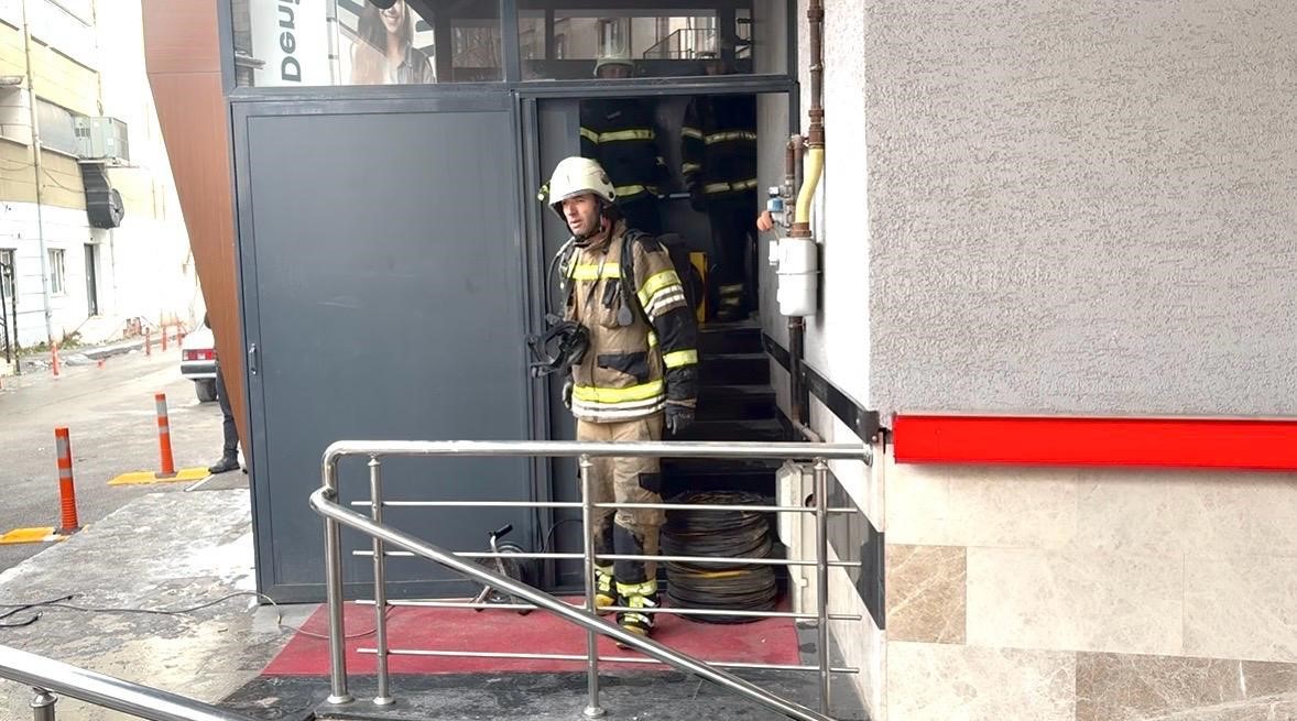 Kütahya’da korkutan yangın, 3 kişi dumandan etkilendi
