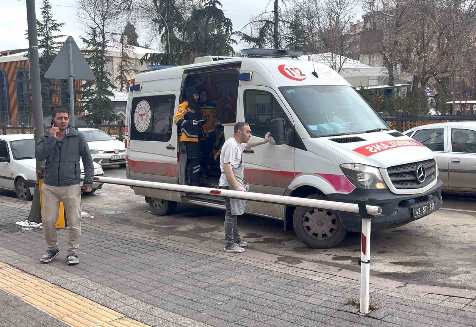 Kütahya’da korkutan yangın, 3 kişi dumandan etkilendi
