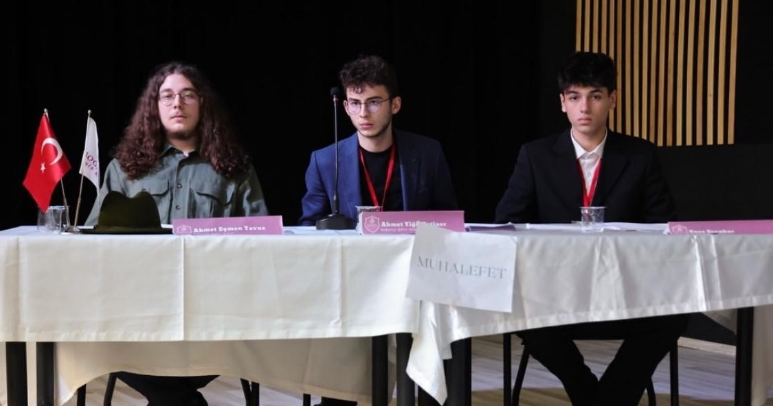 Kütahya’da Liseler Arası Münazara Yarışması’nın finali büyük heyecana sahne oldu
