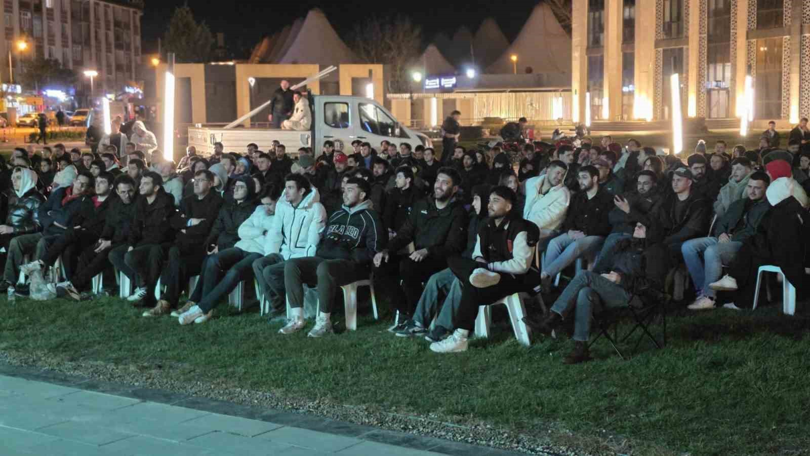 Kütahya’da milli maç coşkusu dev ekrana taşındı
