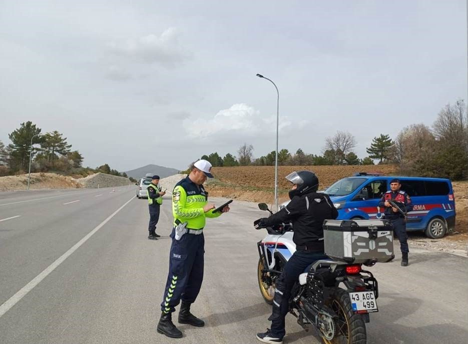 Kütahya’da motosiklet ve motorlu bisiklet sürücülerine yönelik özel denetim
