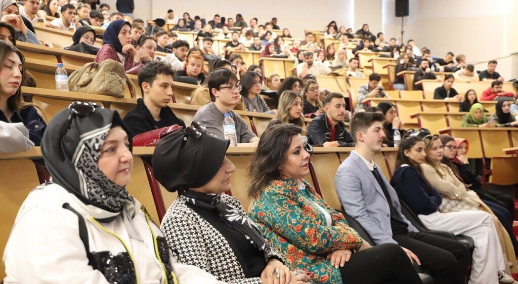 Kütahya’da "Neyin Peşindesin" konulu söyleşi
