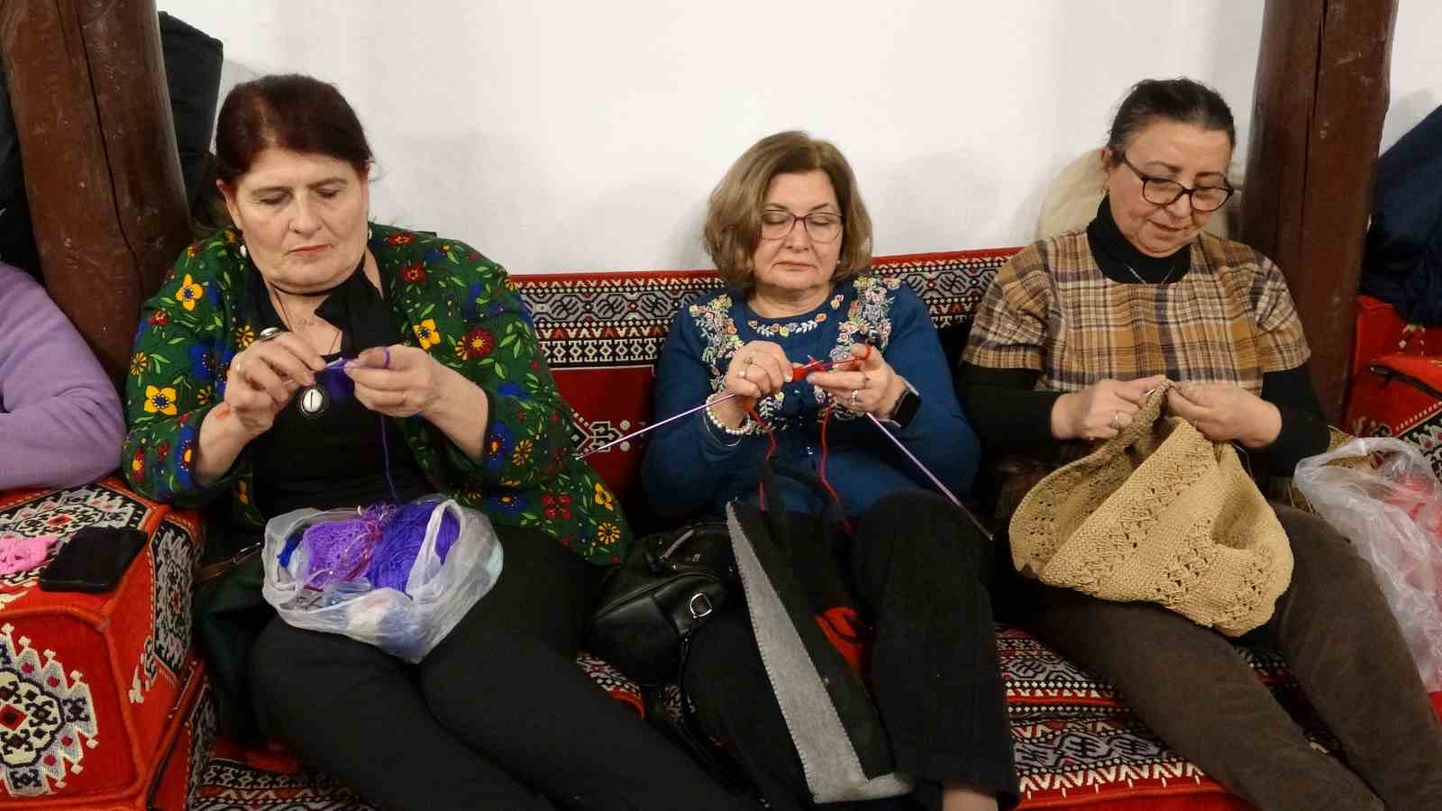 Kütahya’da "Örgünü al da gel" etkinliği kadınları bir araya getirdi
