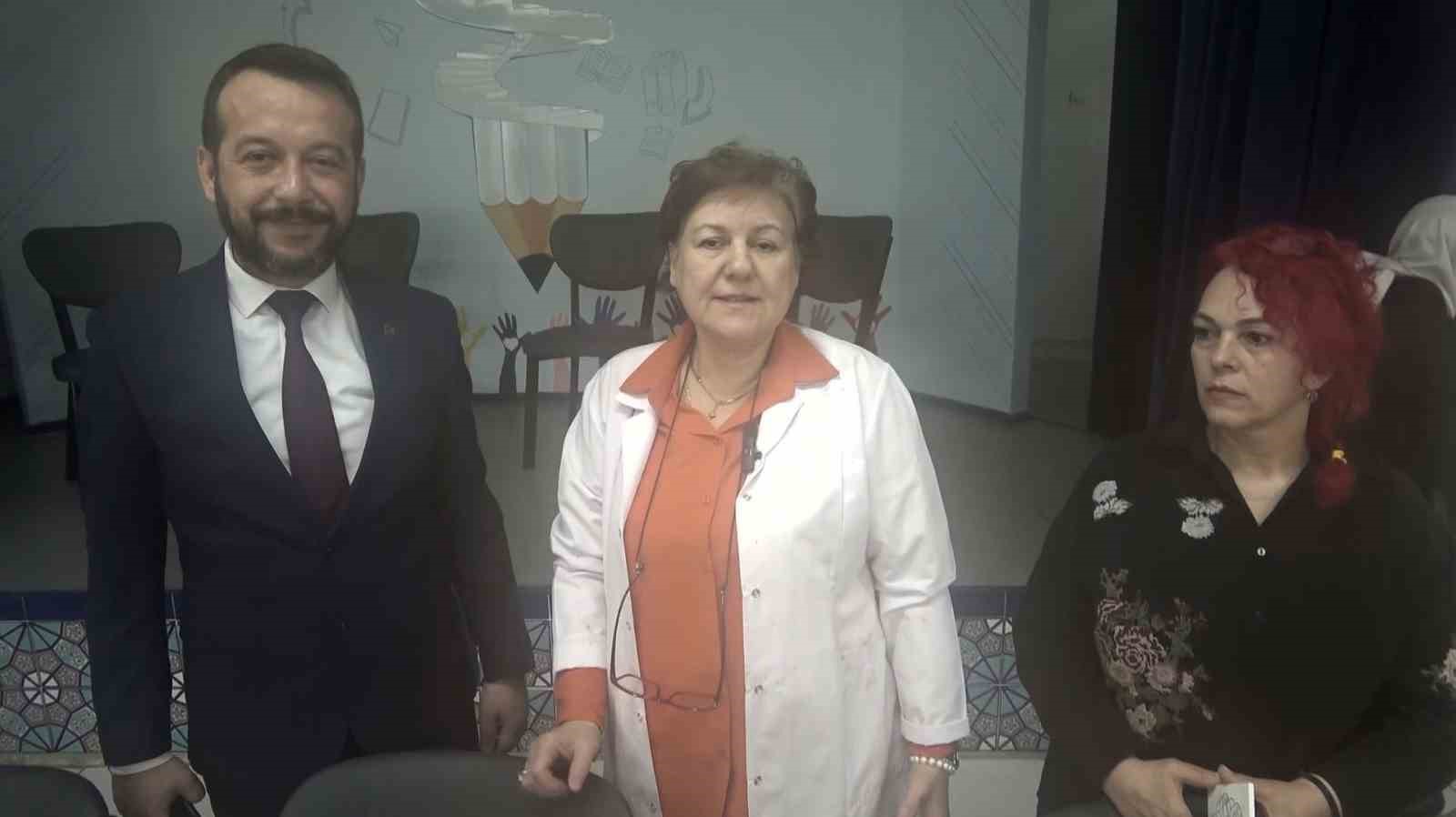 Kütahya’da özel öğrenciler çini sanatıyla buluştu
