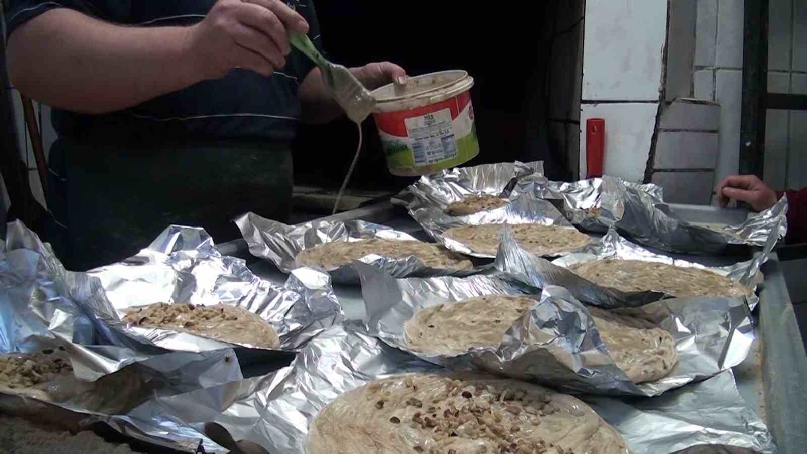 Kütahya’da Ramazan ayının vazgeçilmez lezzeti: Tahinli pide
