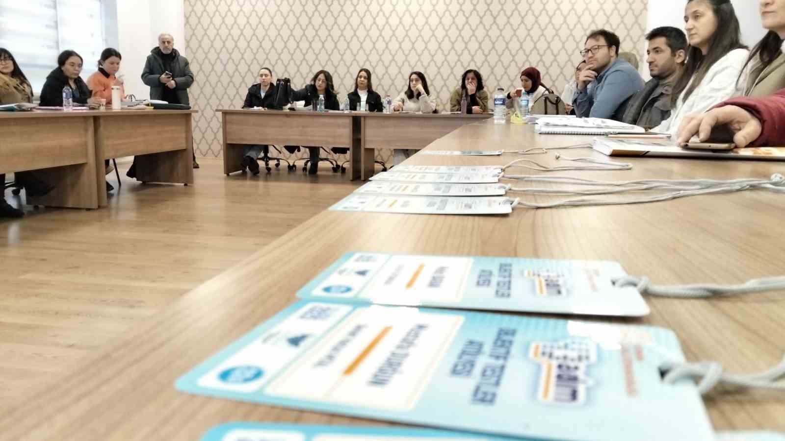 Kütahya’da rehber öğretmenlere ve psikolojik danışmanlara "Objektif Testler Atölyesi" eğitimi
Kütahya’da rehber öğretmenlere ve psikolojik danışmanlara "Objektif Testler Atölyesi" eğitimi