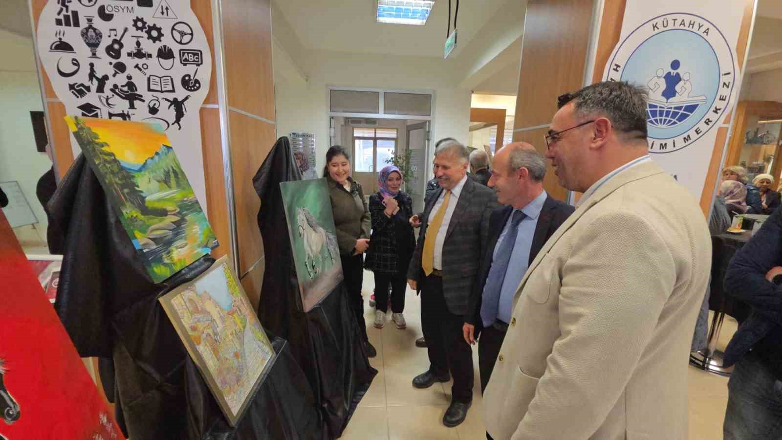 Kütahya’da resim sergisine yoğun ilgi
Kütahya’da resim sergisine yoğun ilgi