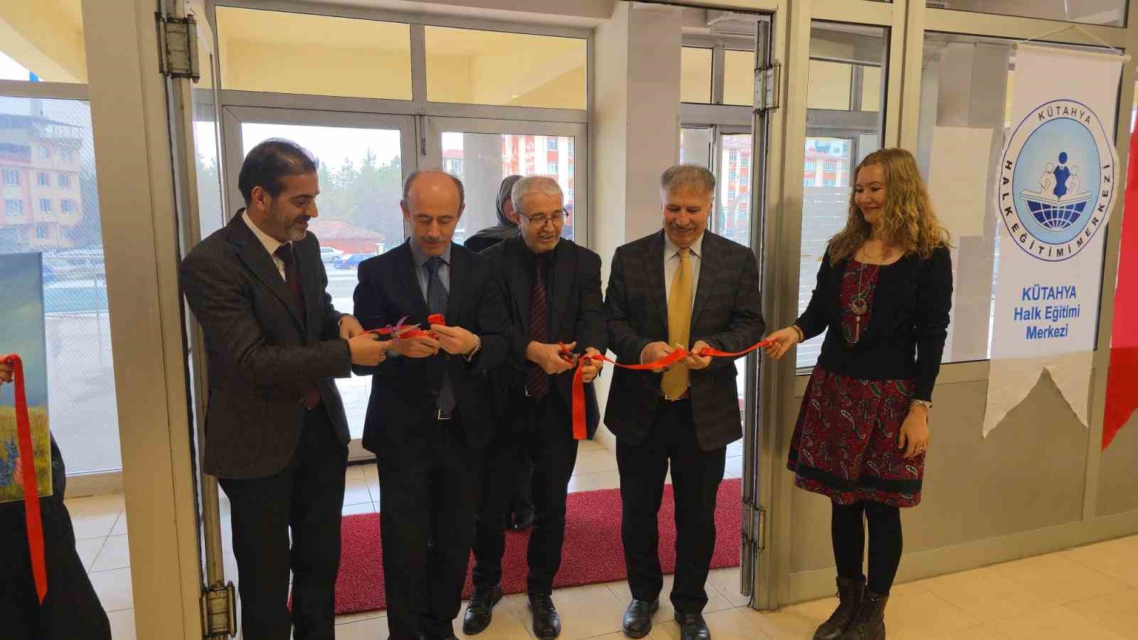 Kütahya’da resim sergisine yoğun ilgi
Kütahya’da resim sergisine yoğun ilgi
