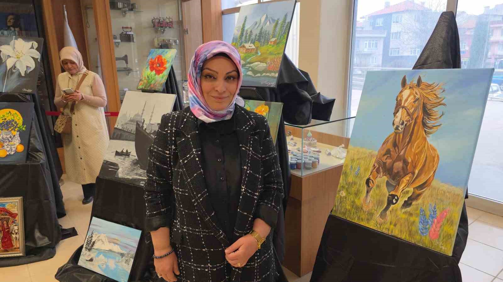 Kütahya’da resim sergisine yoğun ilgi
Kütahya’da resim sergisine yoğun ilgi