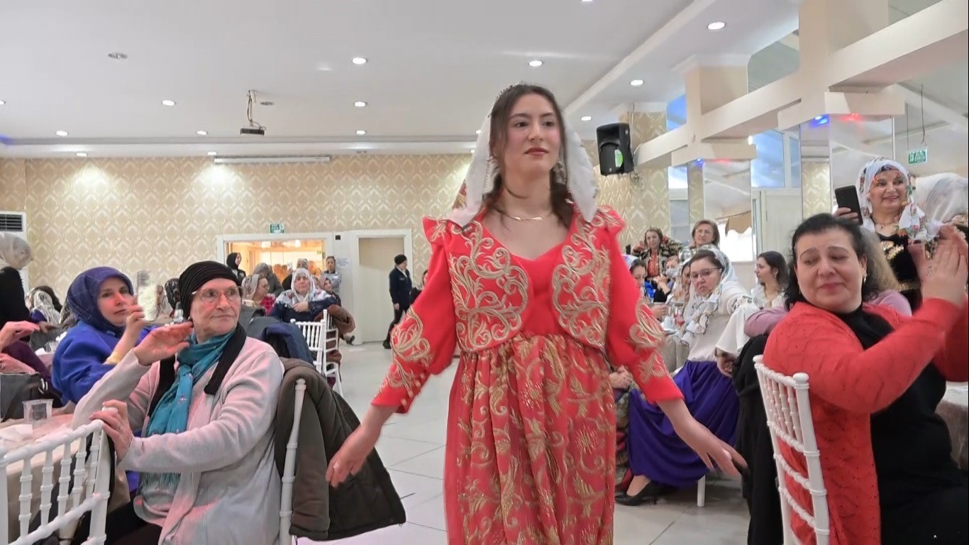 Kütahya’da "Şalvarını Al Gel" etkinliğiyle geleneksel giyim kültürü yeniden canlandı
