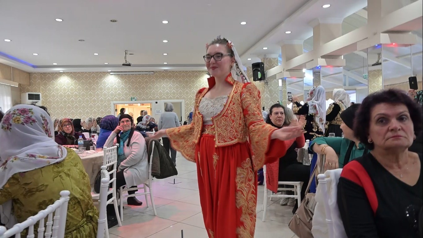 Kütahya’da "Şalvarını Al Gel" etkinliğiyle geleneksel giyim kültürü yeniden canlandı
