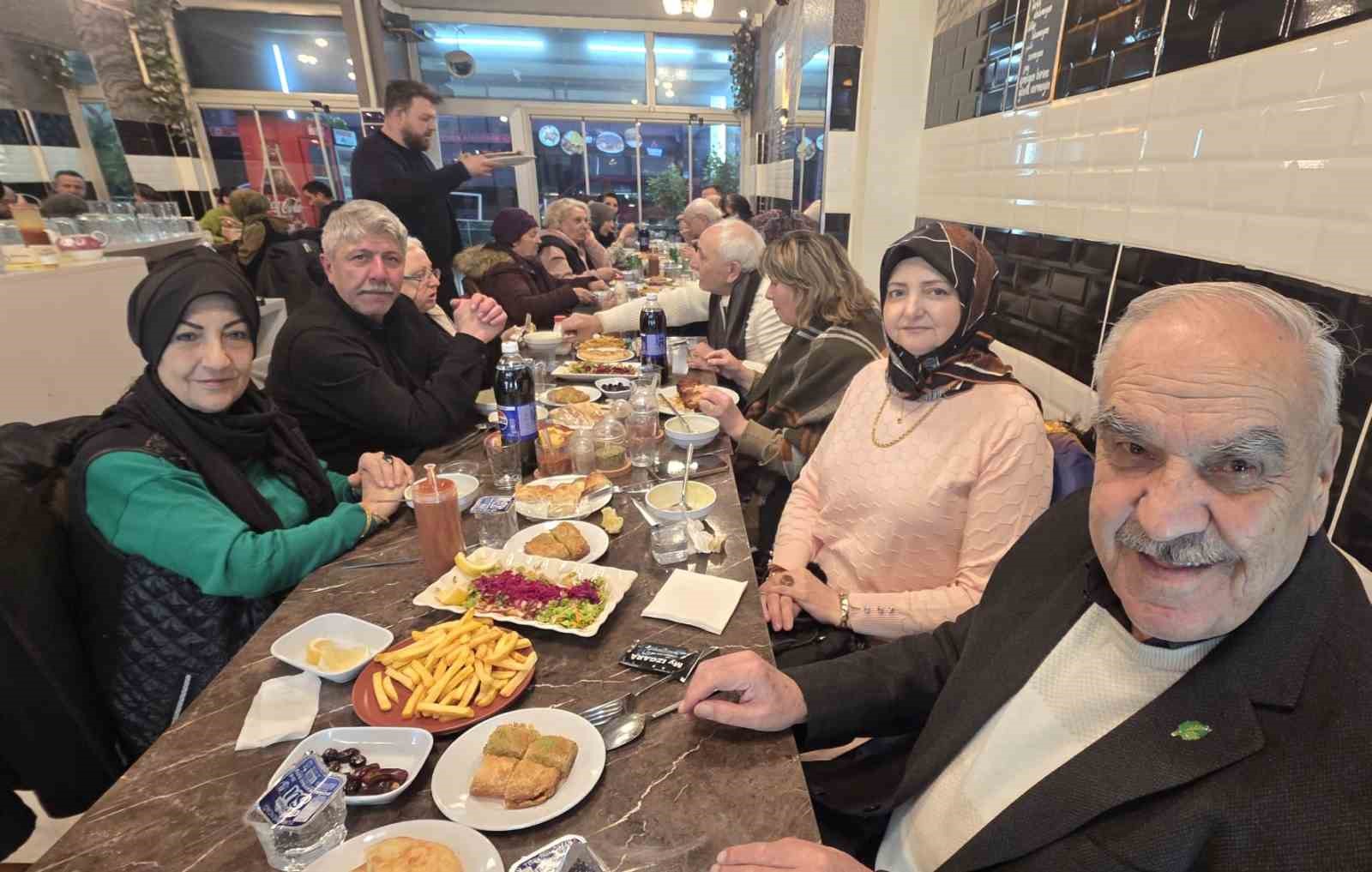 Kütahya’da sanatçılar iftarda buluştu
