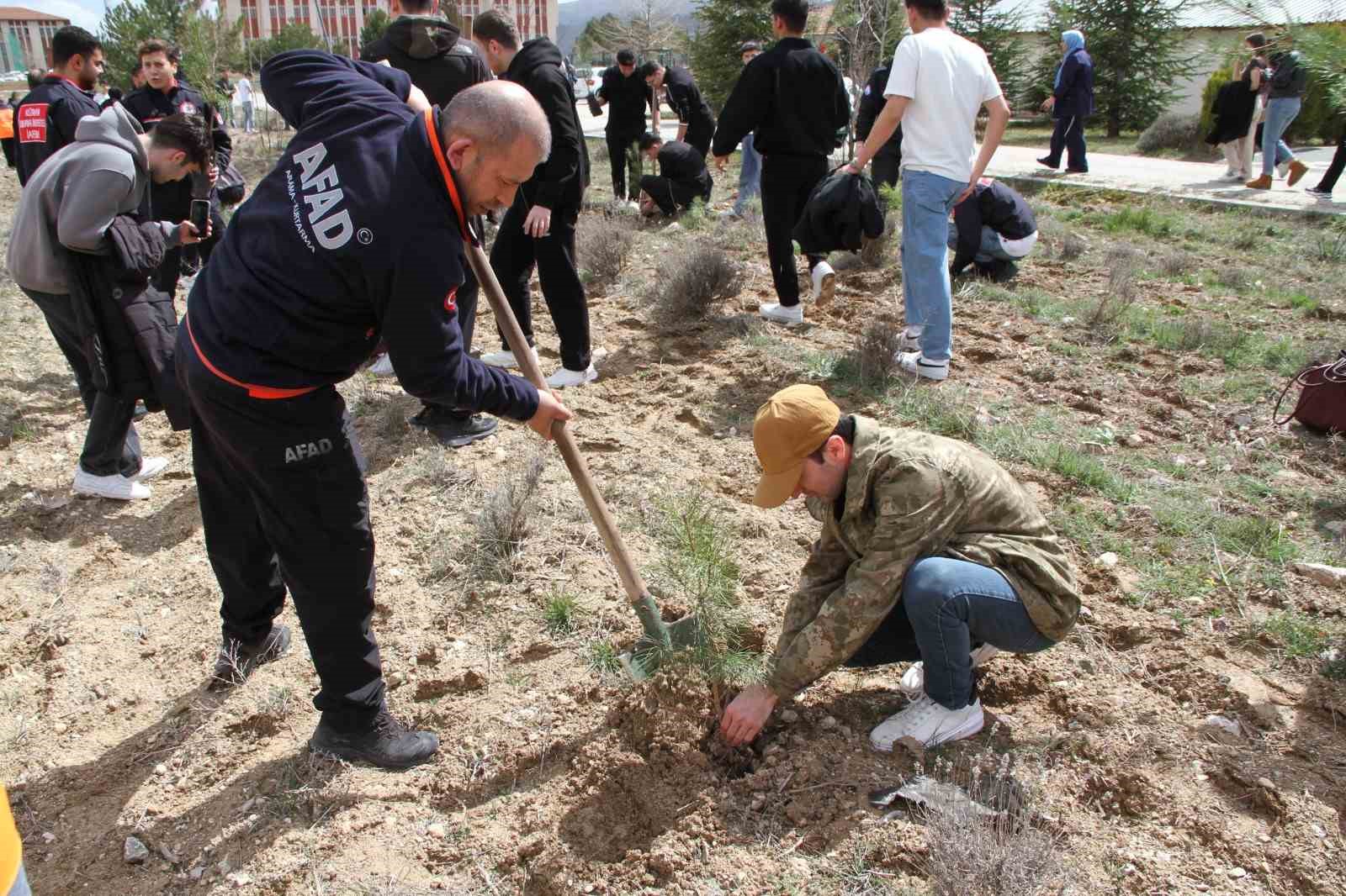 Kütahya’da şehit itfaiye eri anısına fidan dikildi
