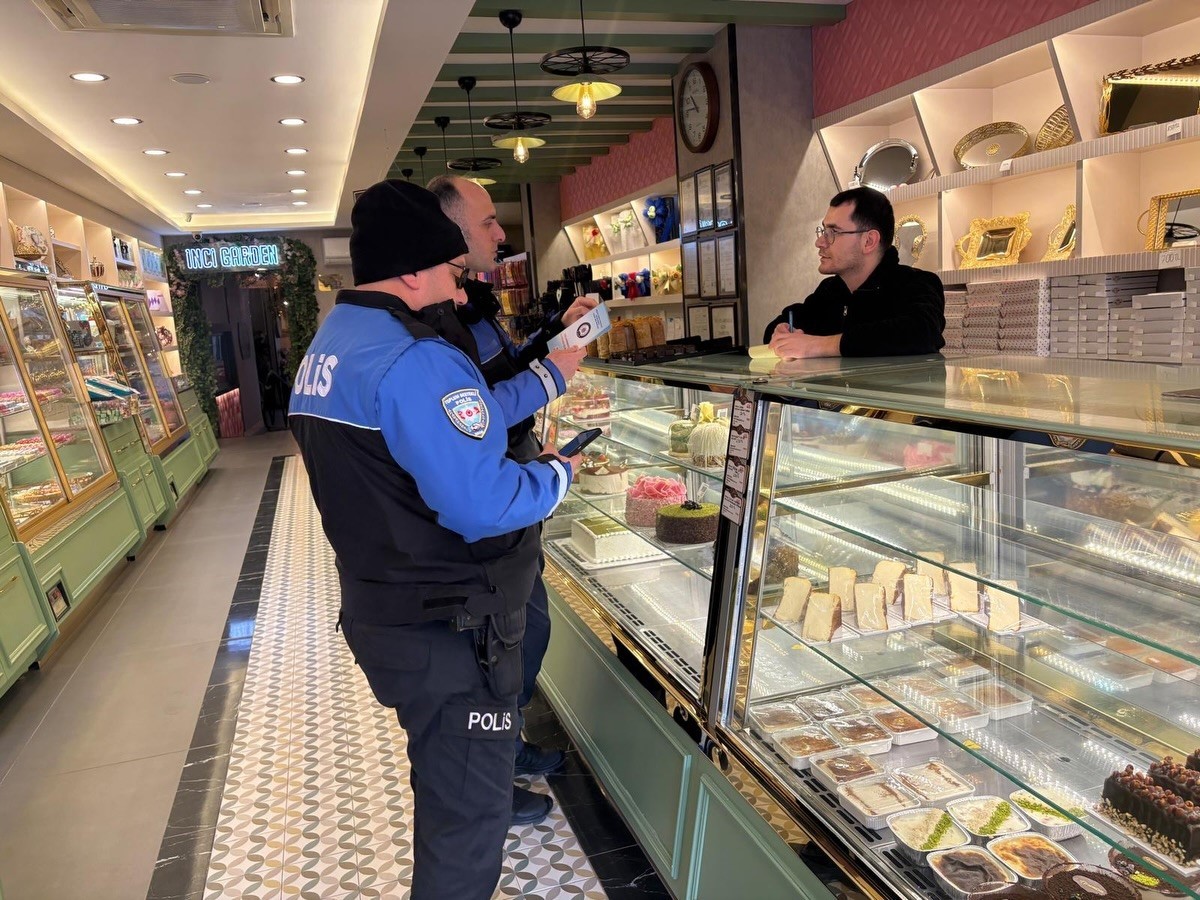 Kütahya’da Toplum Destekli Polislerden esnaf ve vatandaşlara bilgilendirme
