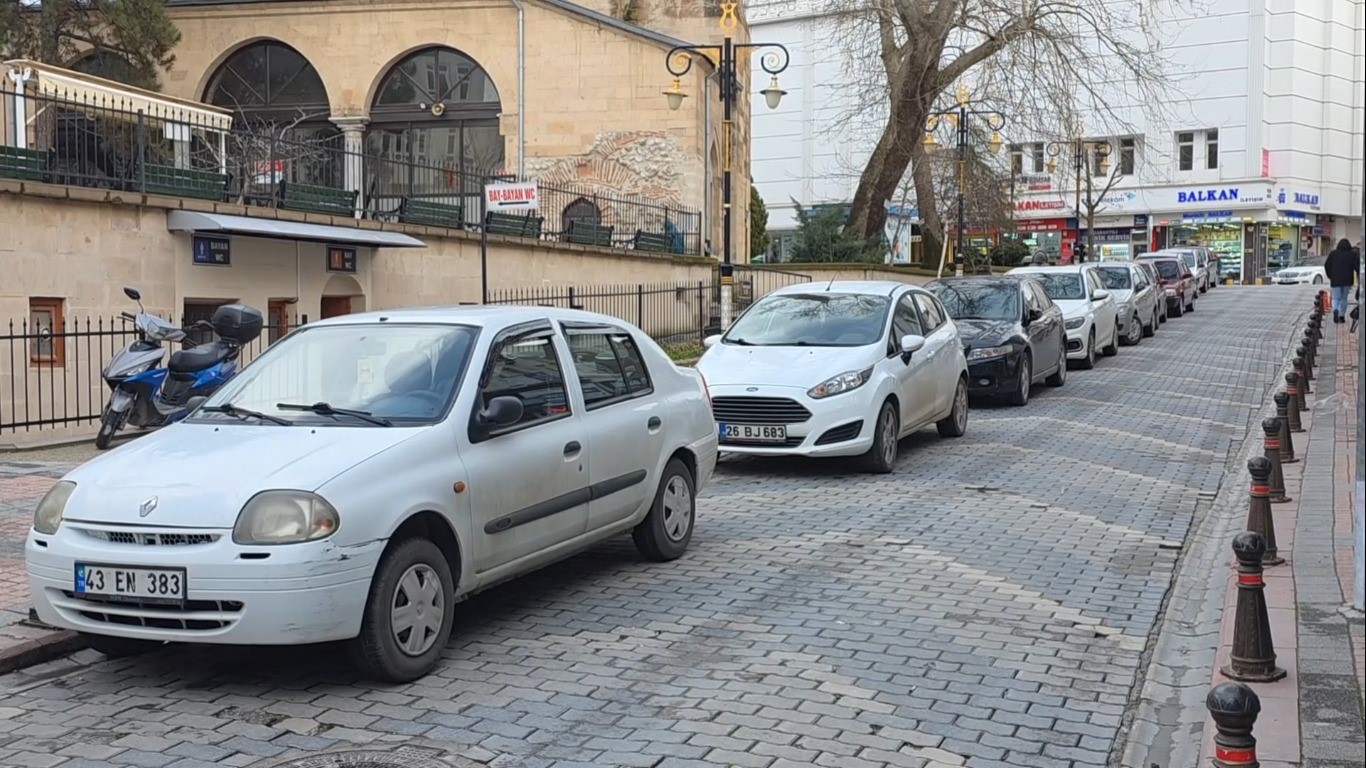 Kütahya’da trafiğe kayıtlı araçların ortalama yaşı 21.1
Kütahya’da trafiğe kayıtlı araçların ortalama yaşı 21.1